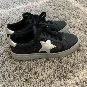 Women’s 6.5 Star Sneakers